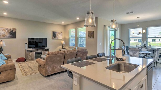 Interior - Venice Vacation Rental w/ Resort Amenities! (Venice)