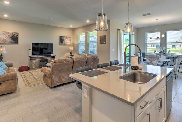 Interior - Venice Vacation Rental w/ Resort Amenities! (Venice)