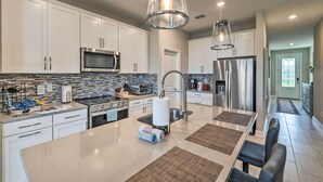Microwave, oven, stovetop, dishwasher - Venice Vacation Rental w/ Resort Amenities! (Venice)