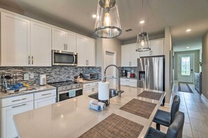 Microwave, oven, stovetop, dishwasher - Venice Vacation Rental w/ Resort Amenities! (Venice)