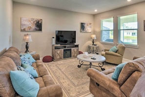 TV, fireplace - Venice Vacation Rental w/ Resort Amenities! (Venice)