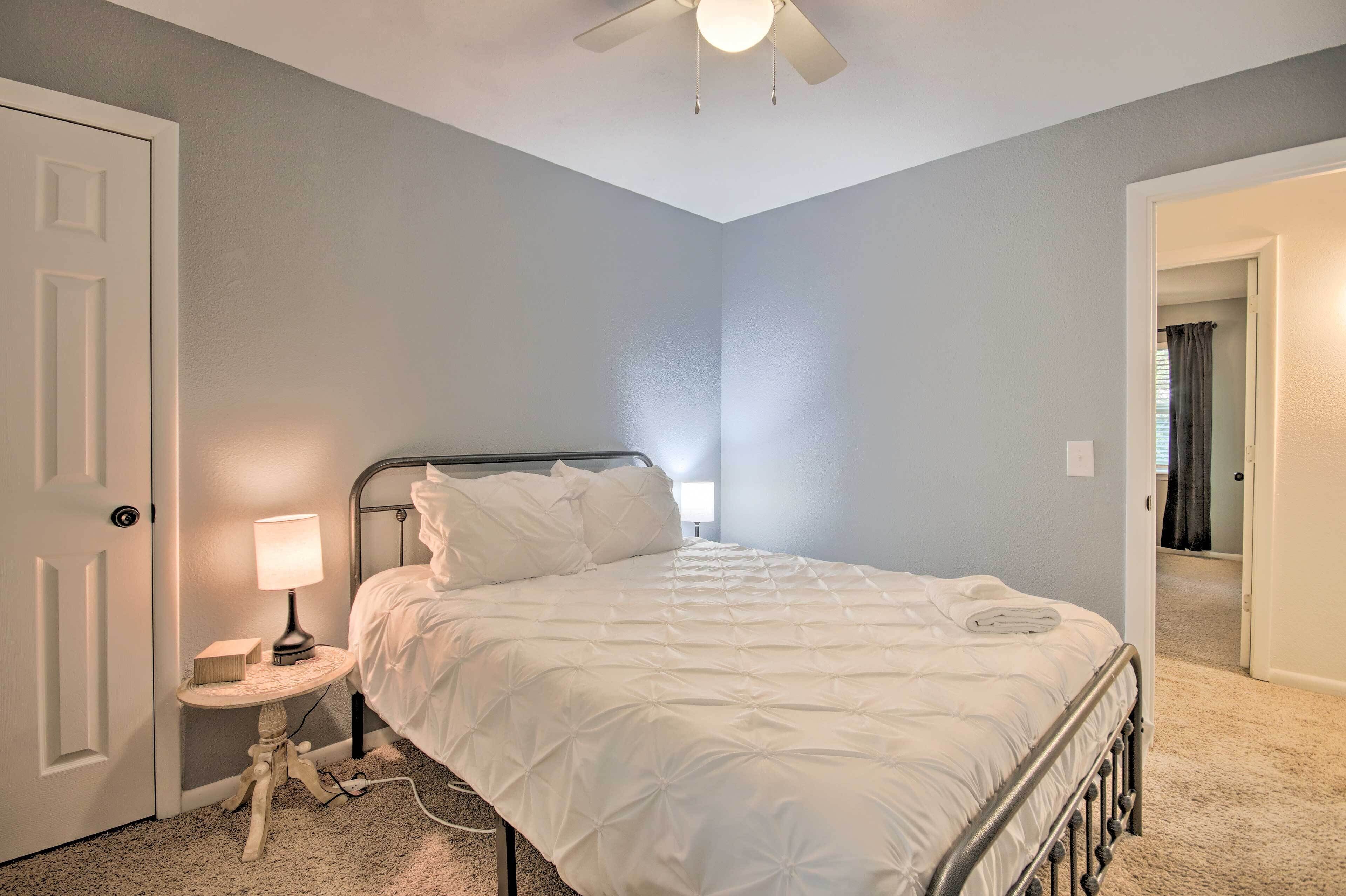 Beaver Lake Home ~ 8 Mi to Downtown Rogers!