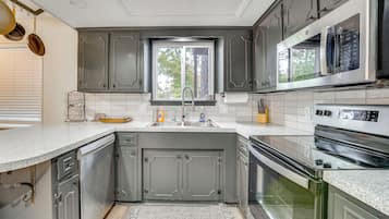 Microwave, oven, kompor, dan mesin pencuci piring