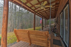 A wooden deck with a bench, a ceiling fan, and an American flag. - Rural Murphy Cabin - Yard, Hot Tub & Fire Pit (Murphy)