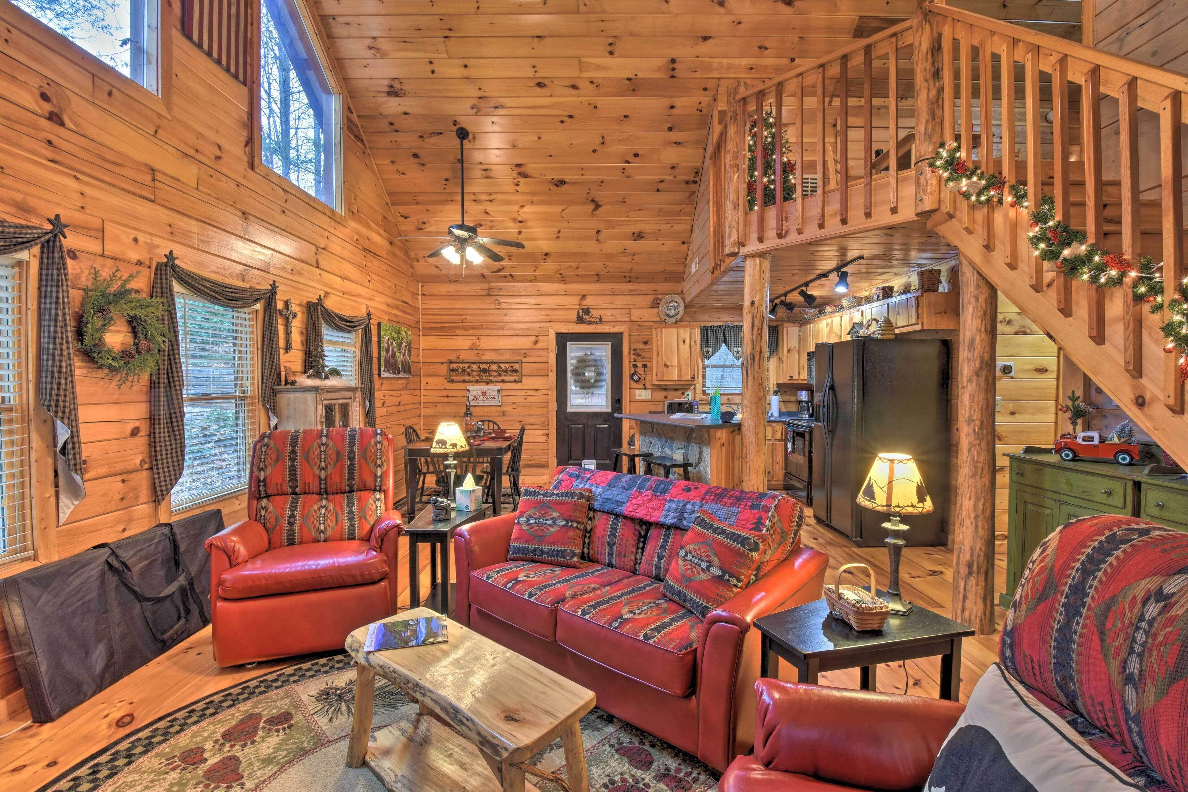 Rural Murphy Cabin - Yard, Hot Tub & Fire Pit