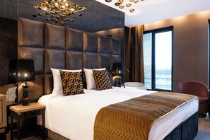 Grand Suite | Seprai premium, busa memori, brankas, dan didekorasi berbeda-beda