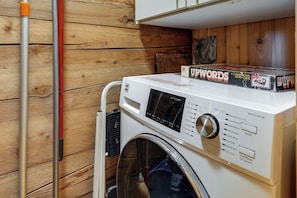 Interior - Private Hot Tub: 'blue Sky Cabin' in Sequim (Sequim)