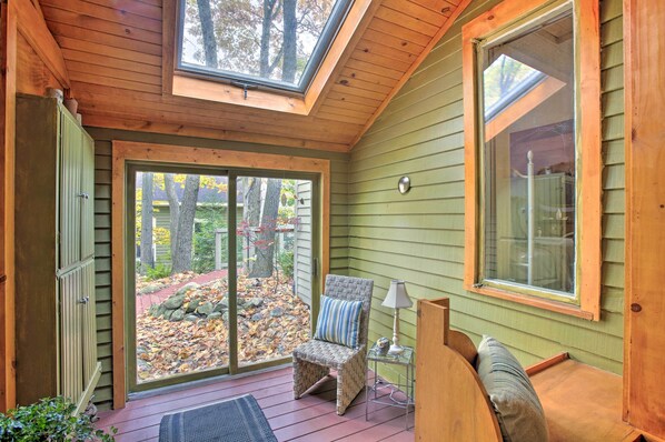 Interior - Inviting Resort Home w/ Grill & Beach Access! (Glen Arbor)