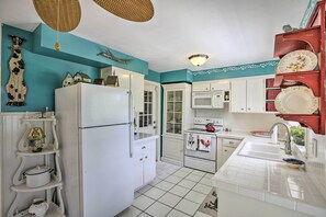 House (2 Bedrooms) | Interior - Cape Coral Home w/ Yard < 1 Mi to Dtwn! (Cape Coral)