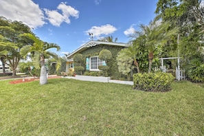 House (2 Bedrooms) | Interior - Cape Coral Home w/ Yard < 1 Mi to Dtwn! (Cape Coral)