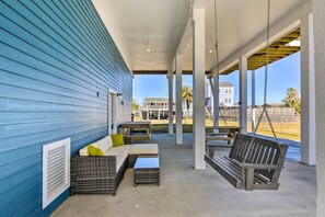 House (4 Bedrooms) | Interior - < 1 Mi to Coast: Jamaica Beach Home w/ Pool Access (Galveston)