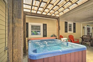 House (Multiple Bedrooms) | Interior - ~ 1 Mi to Dollywood: Family Home w/ Pool & Hot Tub (Pigeon Forge)