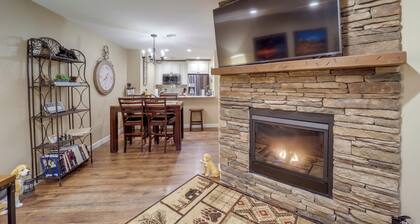 Mtn-view Condo w/ Lookout Deck in Banner Elk!