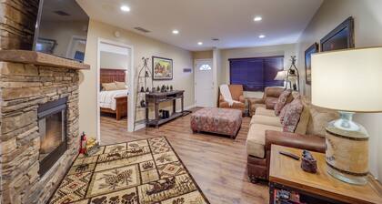 Lookout Deck + Mtn Views: Banner Elk Condo!