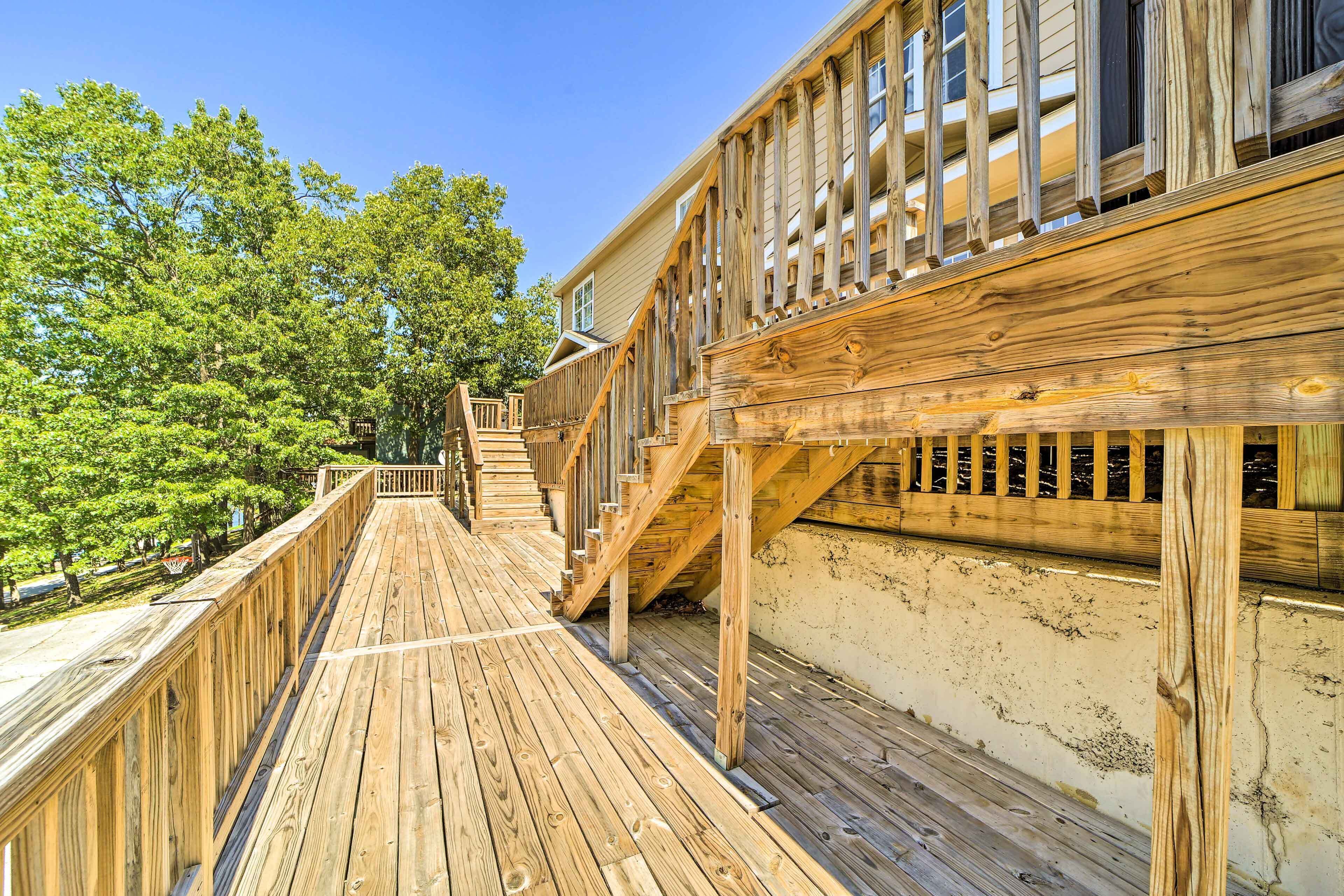 Modern Eucha Retreat w/ Deck & Lake Access!