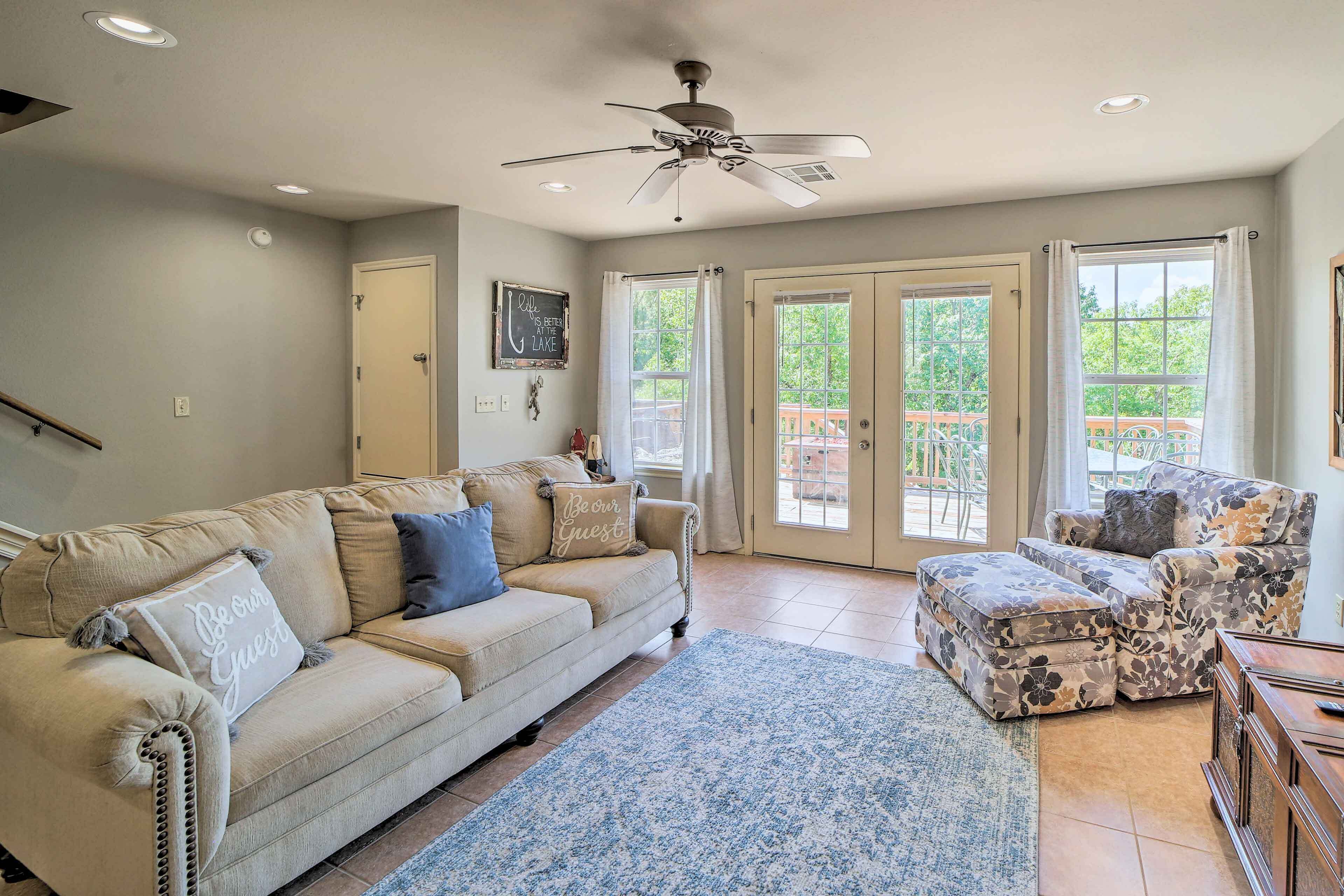 Modern Eucha Retreat w/ Deck & Lake Access!