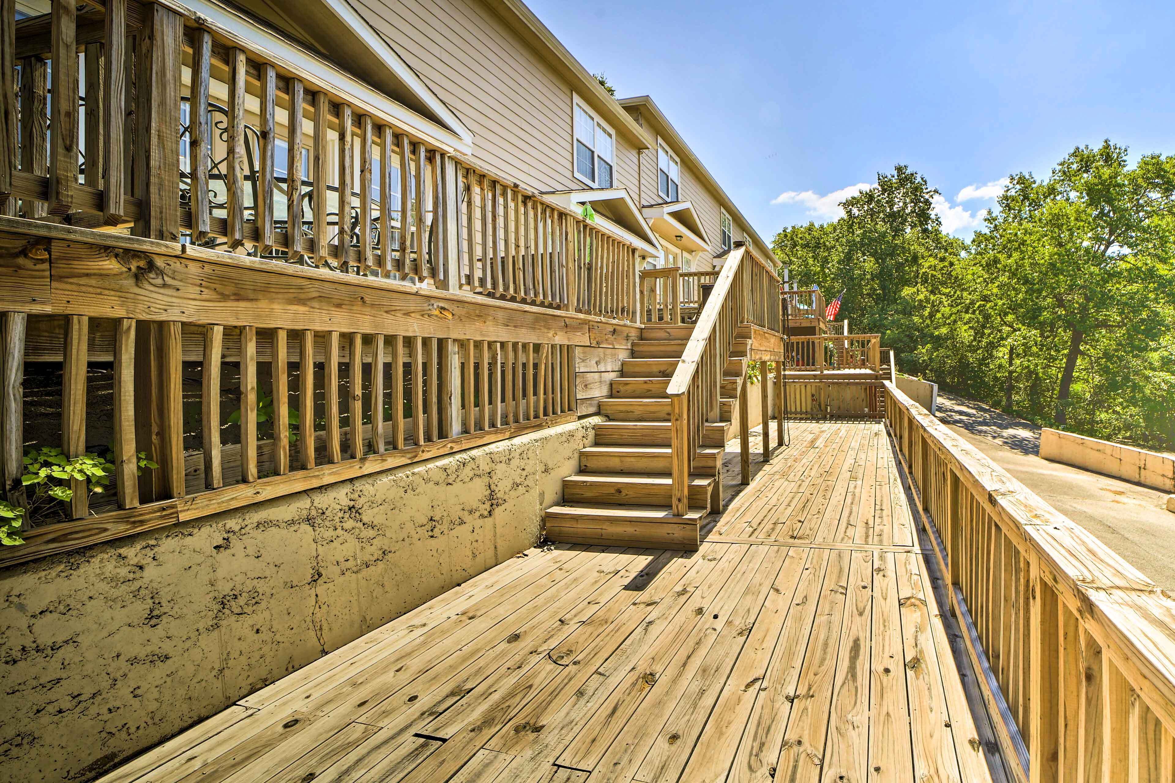 Modern Eucha Retreat w/ Deck & Lake Access!