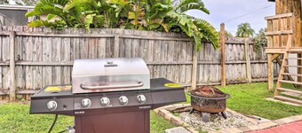 Sun-kissed Largo Escape: Private Pool & Patio