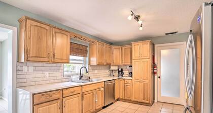 Sun-kissed Largo Escape: Private Pool & Patio