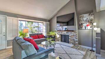 House (4 Bedrooms) | Front of property