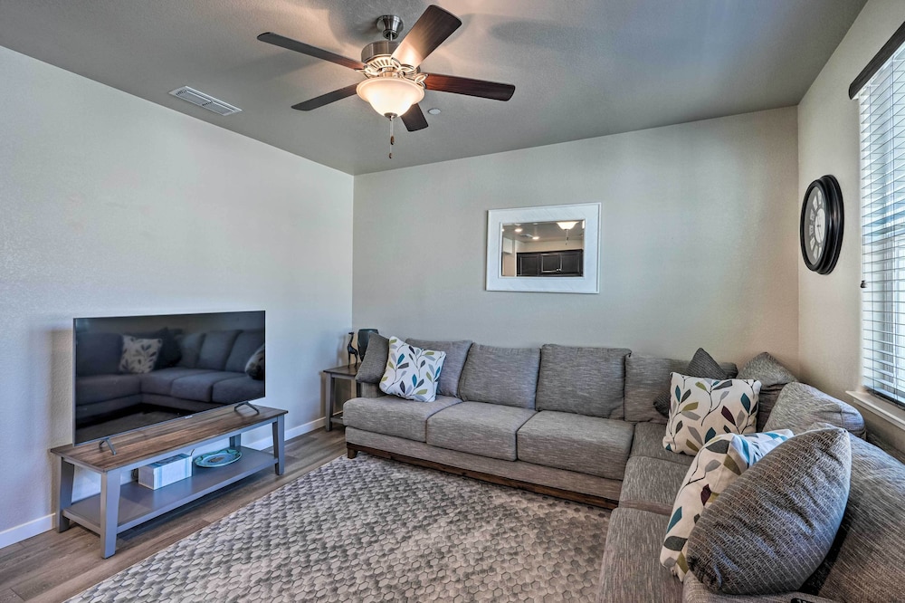 Pet-friendly Elk Grove Retreat w/ Shared Pool