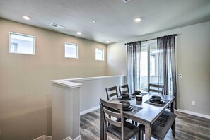 Apartment (2 Bedrooms) | Interior - Pet-friendly Elk Grove Retreat w/ Balcony! (Elk Grove)