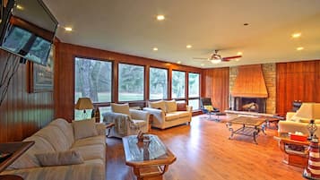 House (6 Bedrooms) | Interior
