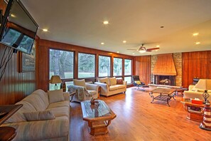 House (6 Bedrooms) | Interior