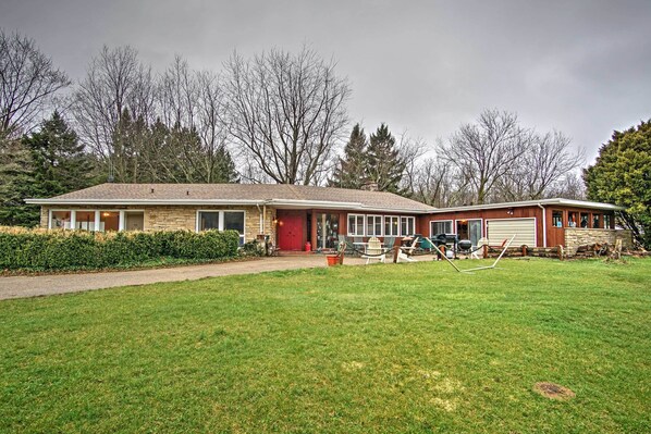 Front of property - South Haven Home ~ 1 Mi to Lake Michigan! (South Haven)