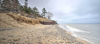 South Haven Home ~ 1 Mi to Lake Michigan!