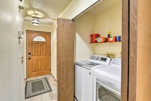 Apartment (2 Bedrooms) | Bahagian dalam