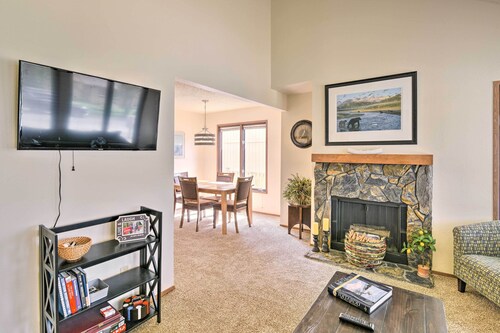 Modern Anchorage Townhome: 8 Mi to Downtown!