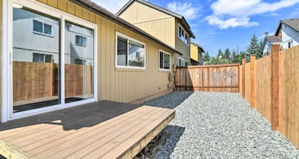 Modern Anchorage Townhome: 8 Mi to Downtown!