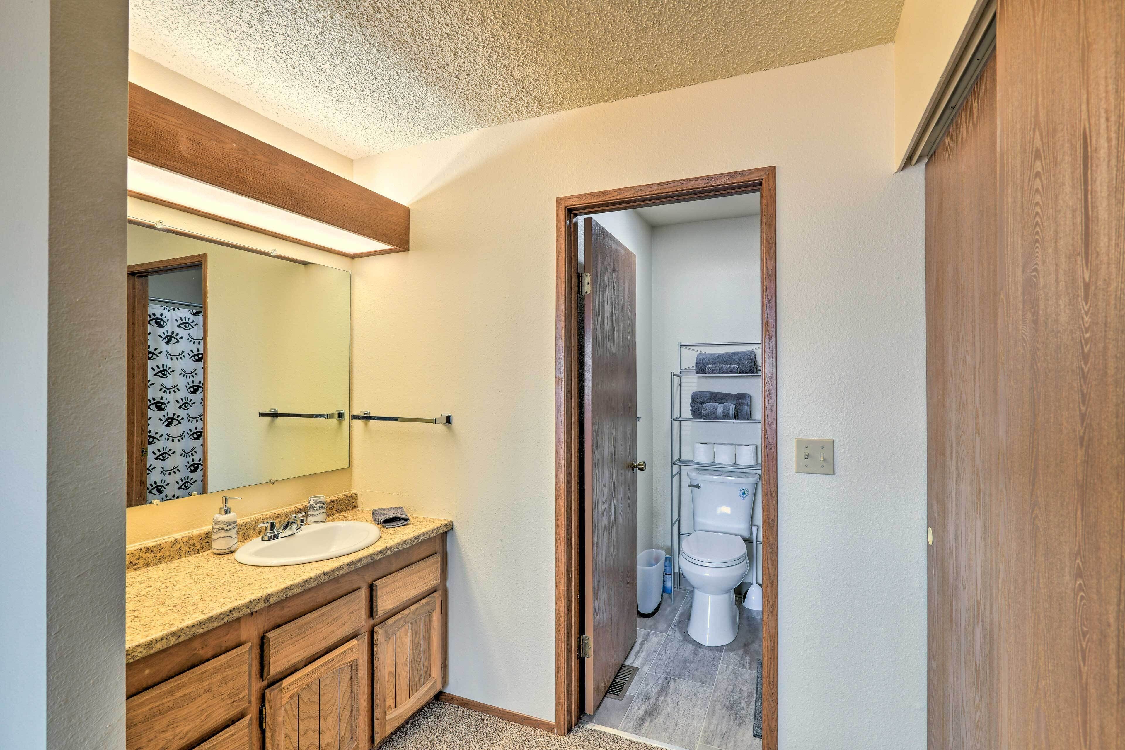 Modern Anchorage Townhome: 8 Mi to Downtown!