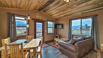 House (1 Bedroom) | Living area | TV, books