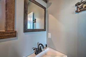 House (1 Bedroom) | Interior - Couples Retreat 1-hour Drive From Yellowstone NP! (Livingston)
