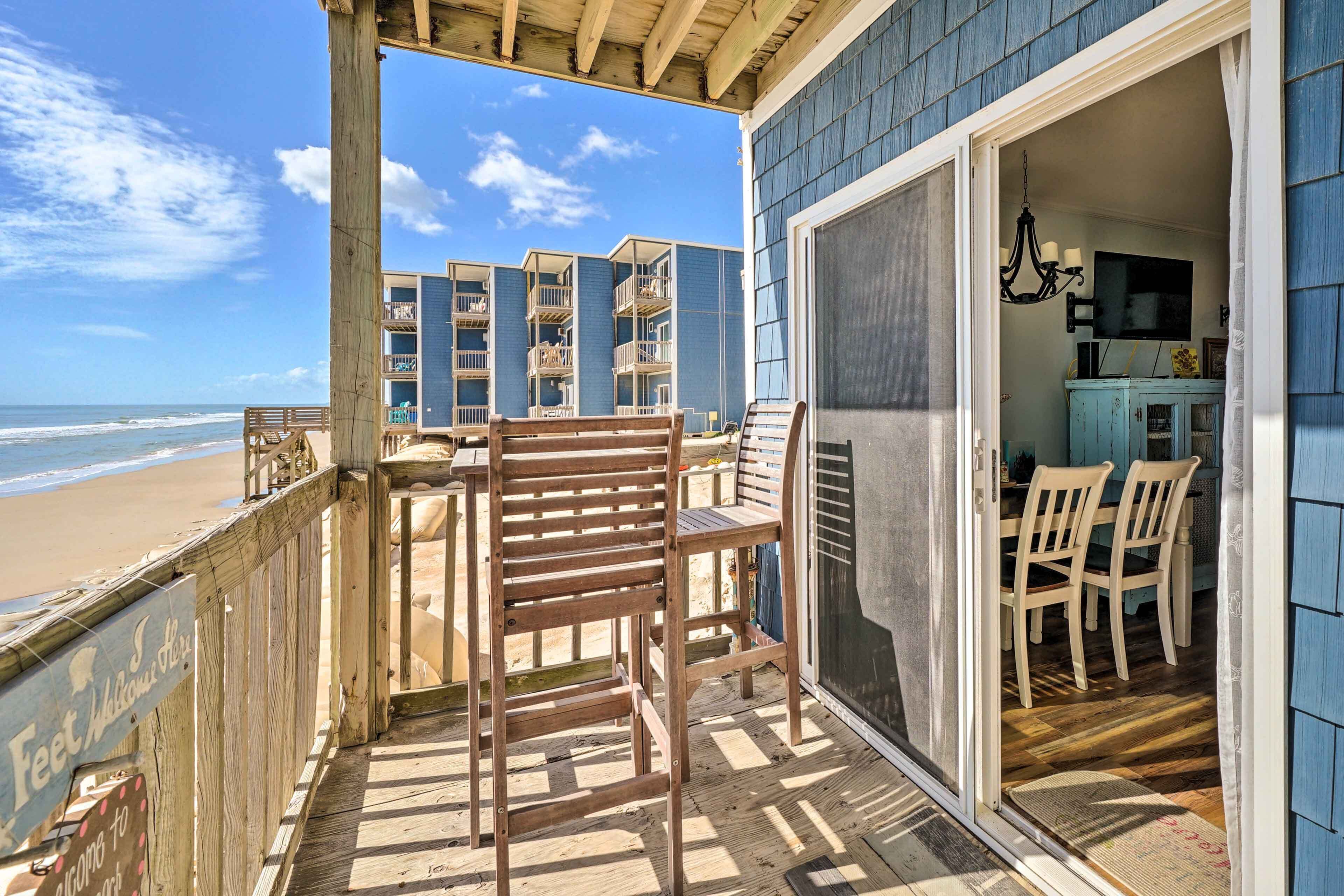 North Topsail Oceanfront Condo w/ Balcony!