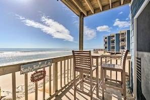 Apartment (1 Bedroom) | Front of property - North Topsail Oceanfront Condo w/ Balcony! (Sneads Ferry)