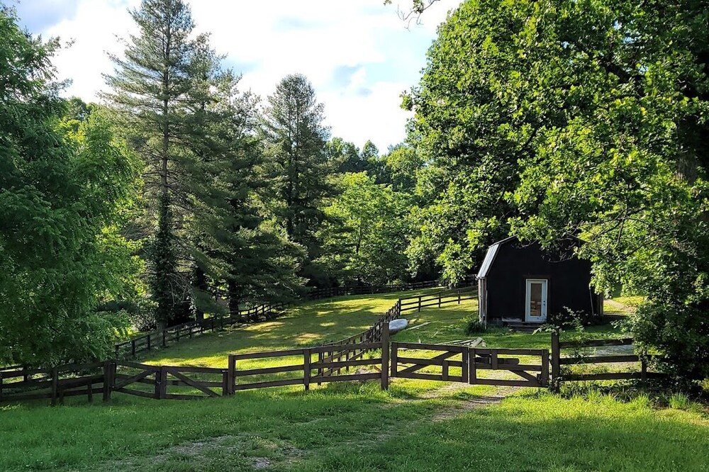 Rustic Farm Stay in a Hendersonville Studio!