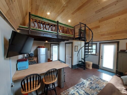 Rustic Hendersonville Farm Studio w/ Private Deck