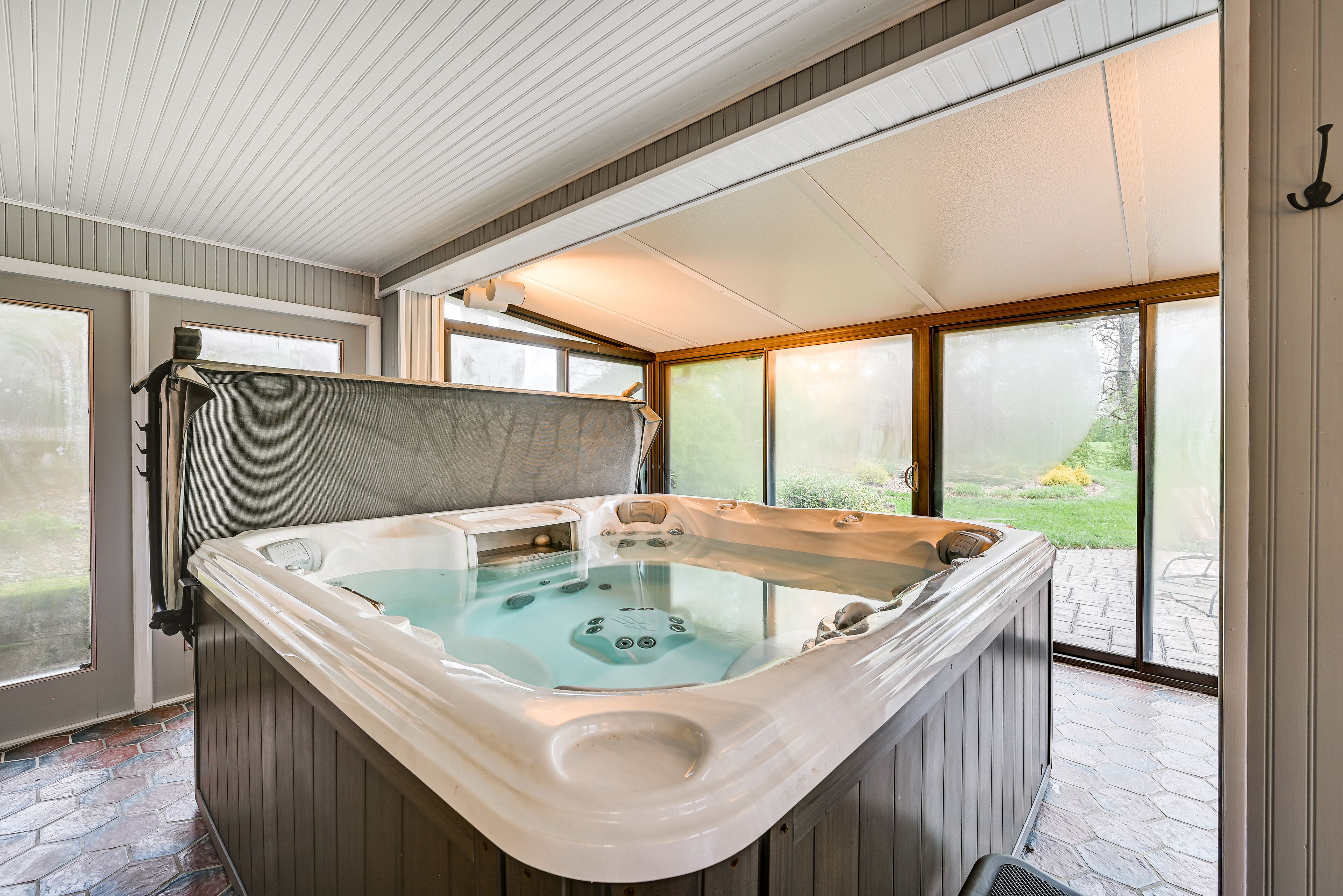 Indiana Studio 6 Miles to Downtown Huntingburg