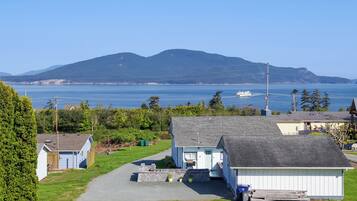 House (3 Bedrooms) | Front of property