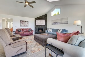 Interior - Anacortes Home w/ Views of Puget Sound (Anacortes)