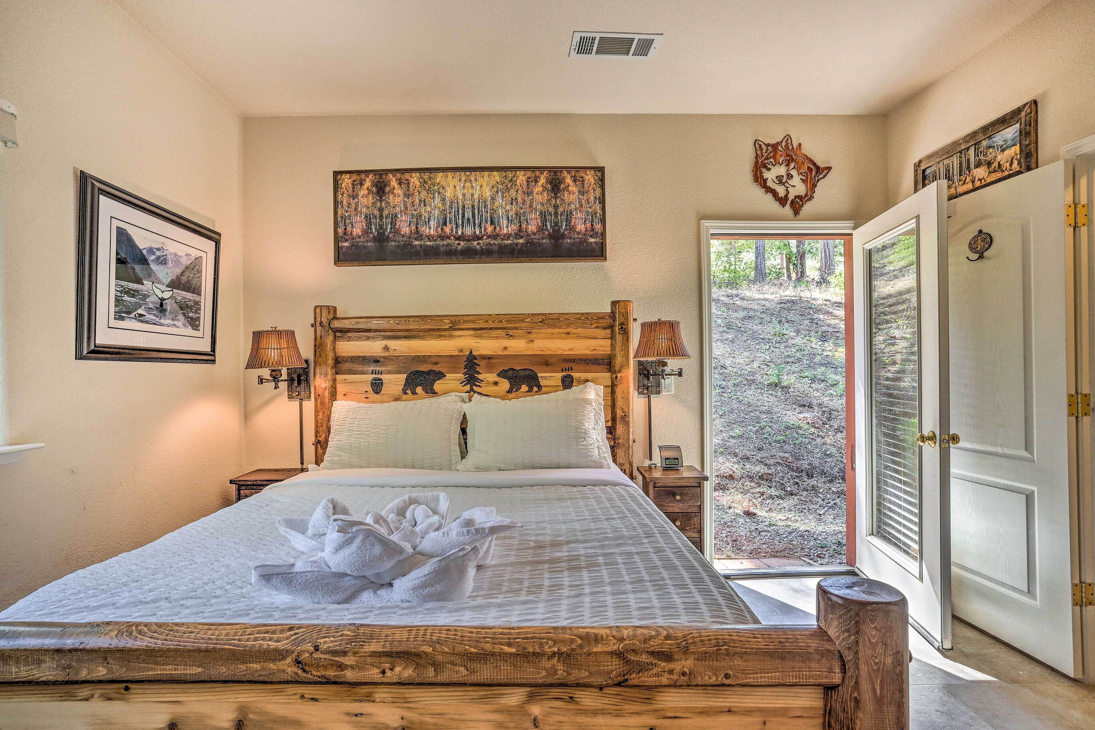 Peaceful + Private Mariposa Cabin on 2 Acres!