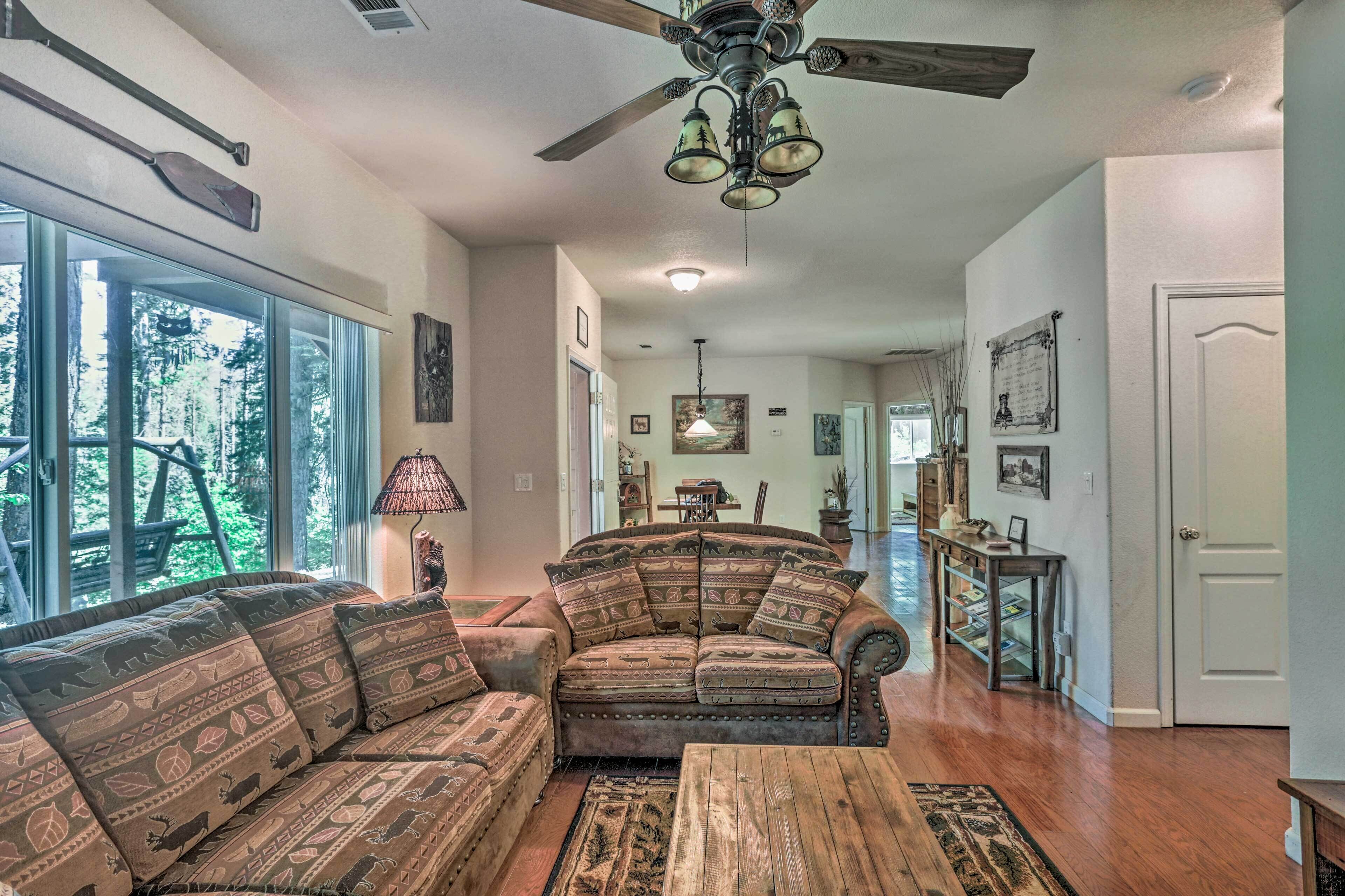 Peaceful + Private Mariposa Cabin on 2 Acres!