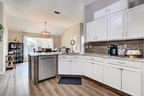 Private kitchen - Airy Georgetown Home w/ Fire Pit! (Georgetown)