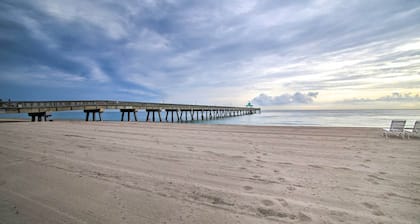 Vibrant Home w/ Outdoor Oasis ~ 1 Mi to Beach!