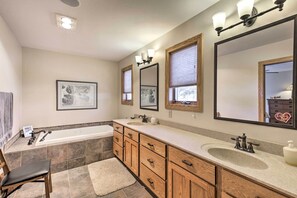 Bathroom - Pet-friendly Family Home Situated on Green Lake! (Green Lake)