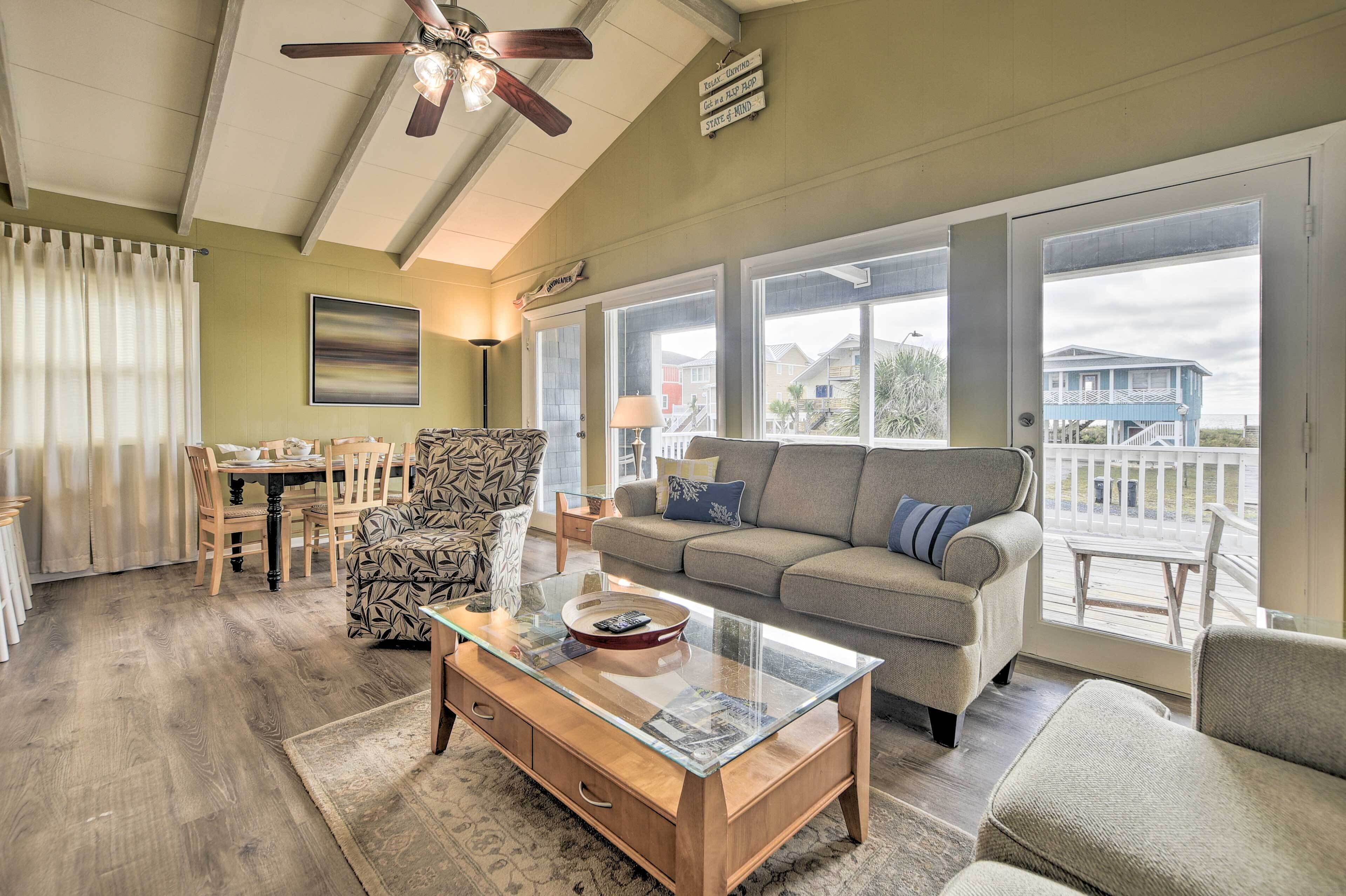 2nd-row Holden Beach Abode - Steps to Ocean!