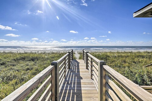 Holden Beach Family Abode - Steps to Ocean!